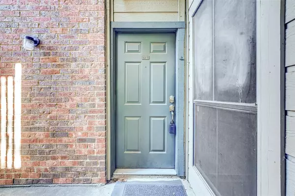 Dallas, TX 75243,9254 Forest Lane #407