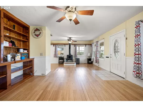 Cottage Grove, OR 97424,808 N 10TH ST