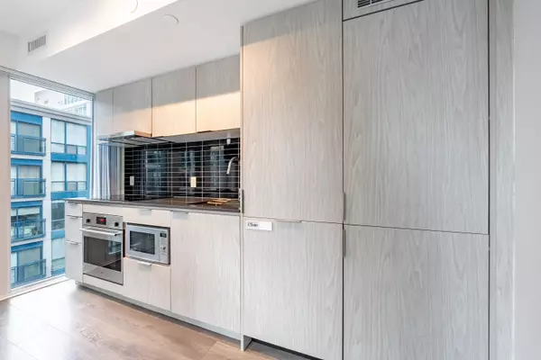 Toronto C08, ON M5B 0B7,60 Shuter ST #1012