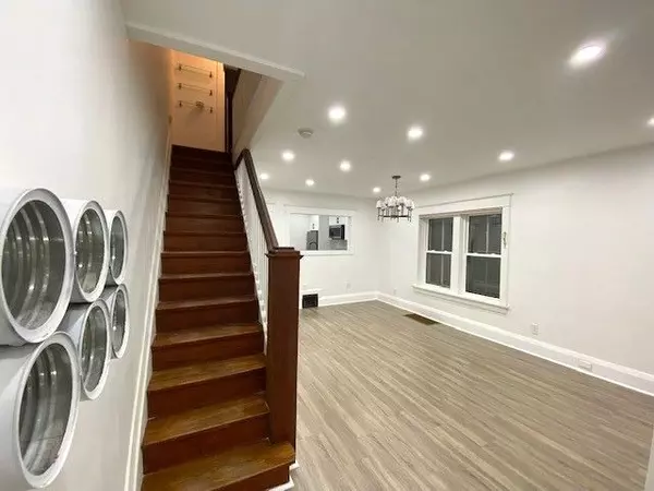 Toronto C10, ON M4S 2R2,16 Forman AVE