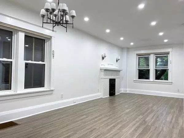 Toronto C10, ON M4S 2R2,16 Forman AVE