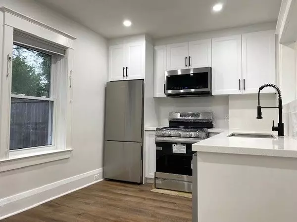 Toronto C10, ON M4S 2R2,16 Forman AVE