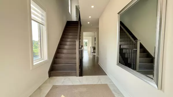 Newmarket, ON L3X 2Z1,571 New England CT