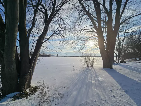 East Gwillimbury, ON L0G 1R0,22156 Leslie ST