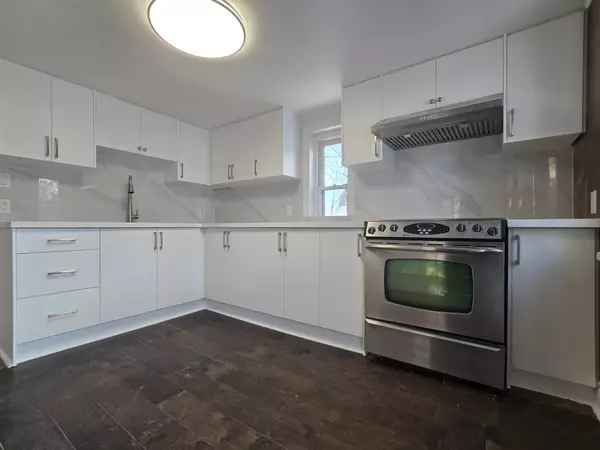 East Gwillimbury, ON L0G 1R0,22156 Leslie ST