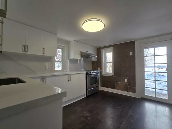 East Gwillimbury, ON L0G 1R0,22156 Leslie ST