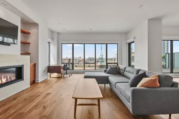 Lower Town - Sandy Hill, ON K1N 0A8,90 George ST #402