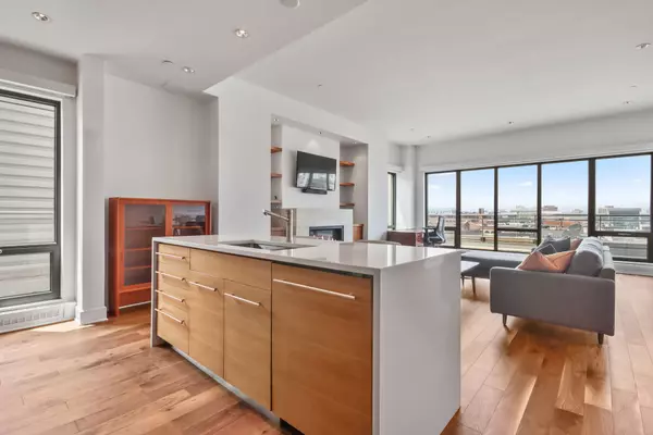 Lower Town - Sandy Hill, ON K1N 0A8,90 George ST #402