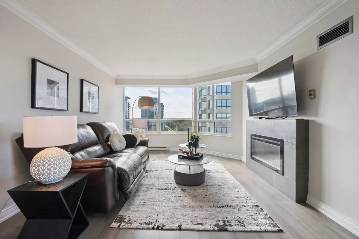 Richmond Hill, ON L4C 9R7,32 Clarissa DR #826