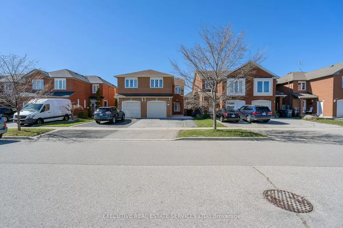 Mississauga, ON L5N 6Y9,3873 Densbury DR