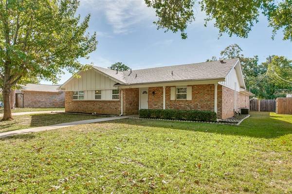 Hurst, TX 76054,425 W Pleasantview Drive