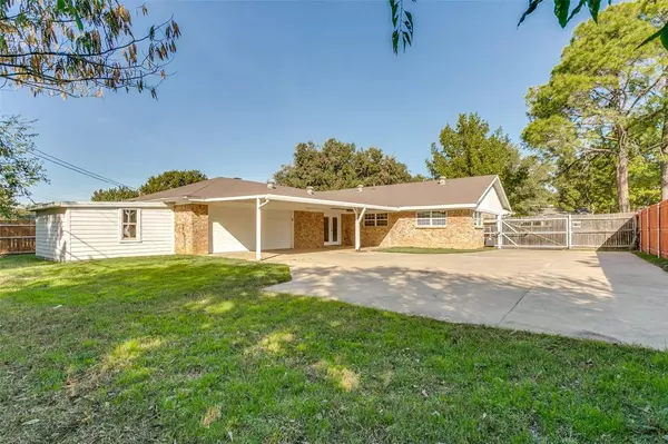 Hurst, TX 76054,425 W Pleasantview Drive