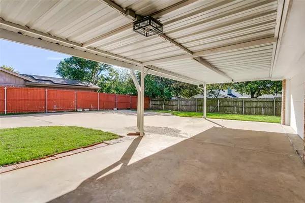 Hurst, TX 76054,425 W Pleasantview Drive