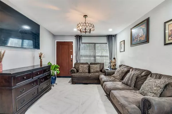 Dallas, TX 75217,650 Pleasant Oaks Drive