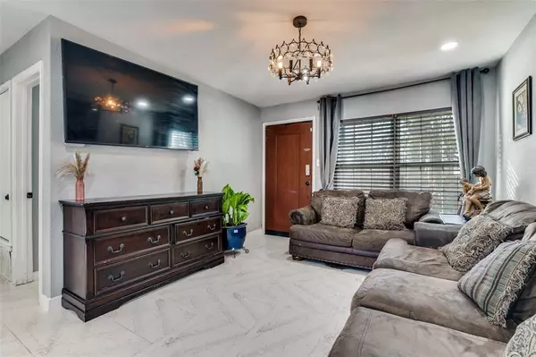 Dallas, TX 75217,650 Pleasant Oaks Drive