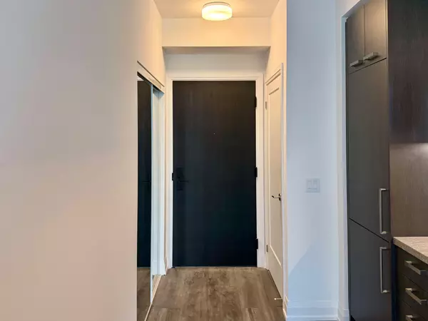 Toronto C10, ON M4S 0E2,20 Soudan AVE #2910