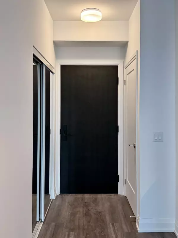 Toronto C10, ON M4S 0E2,20 Soudan AVE #2910