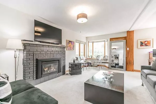 Aurora, ON L4G 2L5,24 Kennedy ST W #Unit A