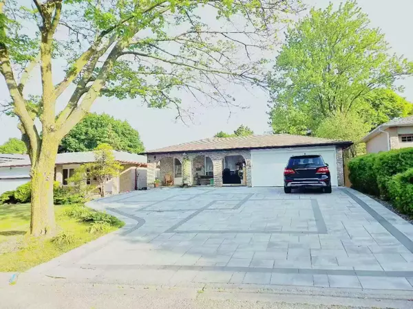 Markham, ON L3T 3A2,28 Castle Harbour LN W