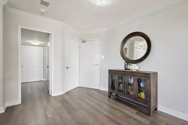 Richmond Hill, ON L4C 9R7,32 Clarissa DR #826