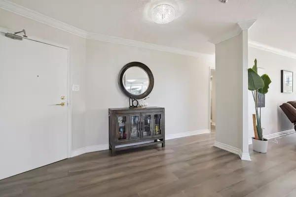 Richmond Hill, ON L4C 9R7,32 Clarissa DR #826