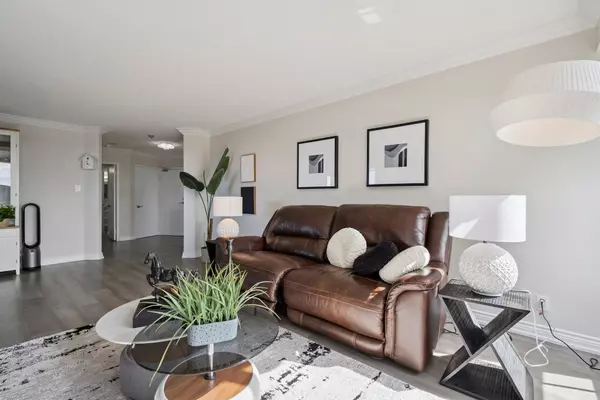 Richmond Hill, ON L4C 9R7,32 Clarissa DR #826