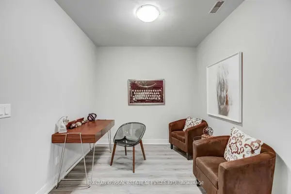 Hamilton, ON L8P 1H8,150 Main ST #807