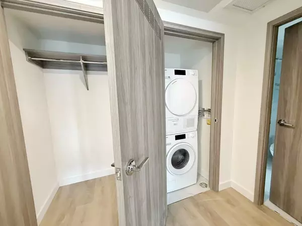 Toronto C01, ON M5V 0X4,3 Concord Cityplace WAY #1912