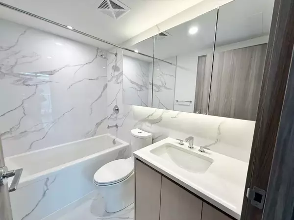 Toronto C01, ON M5V 0X4,3 Concord Cityplace WAY #1912