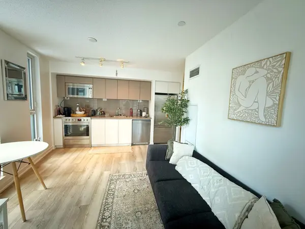 75 Queens Wharf RD #617, Toronto C01, ON M5V 0J8