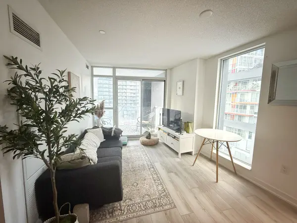 Toronto C01, ON M5V 0J8,75 Queens Wharf RD #617