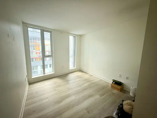 Toronto C01, ON M5V 0J8,75 Queens Wharf RD #617