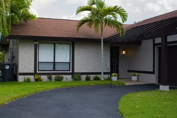 8211 SW 13th Ct, North Lauderdale, FL 33068