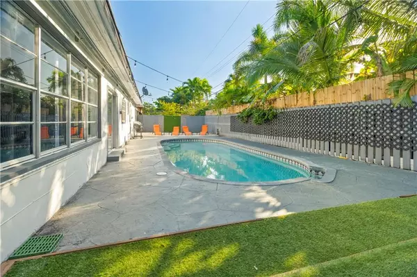 North Miami Beach, FL 33179,19340 NE 19 AV