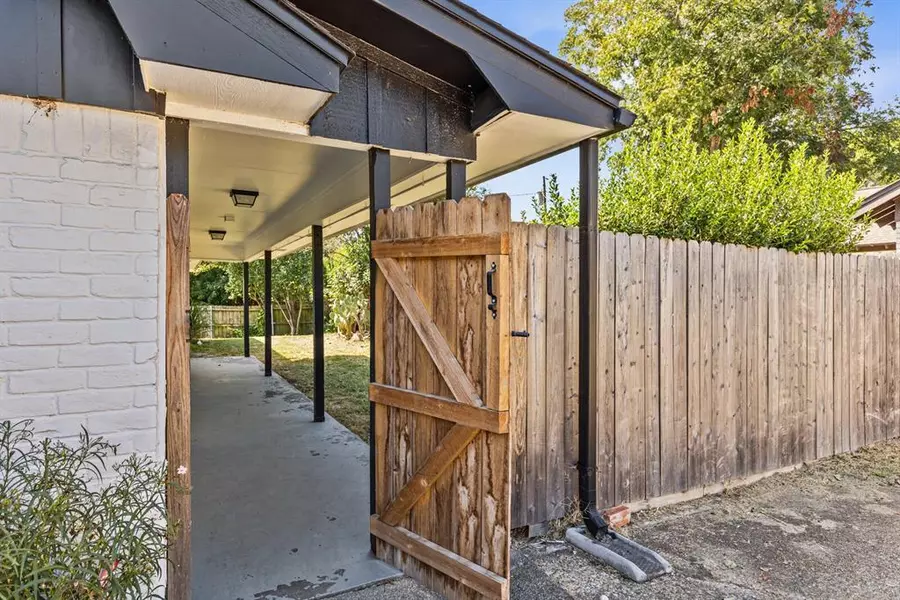 1700 Laurel Lake Drive, Waco, TX 76710