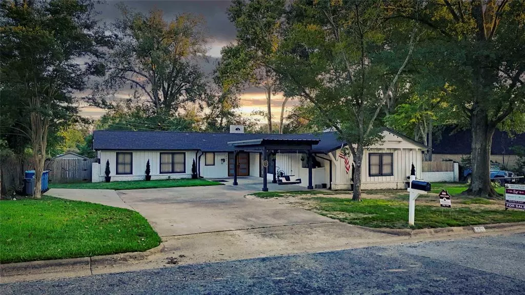 Athens, TX 75751,902 Ward Lane