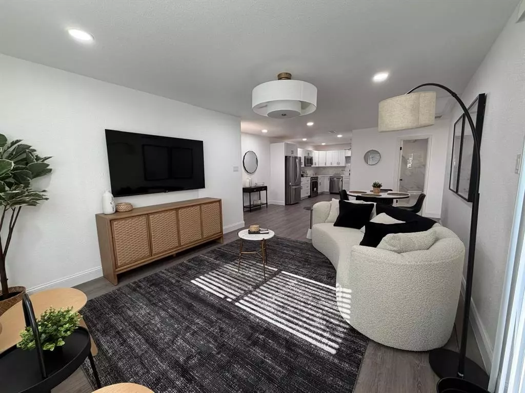 Hurst, TX 76053,716 E Pecan Street #722