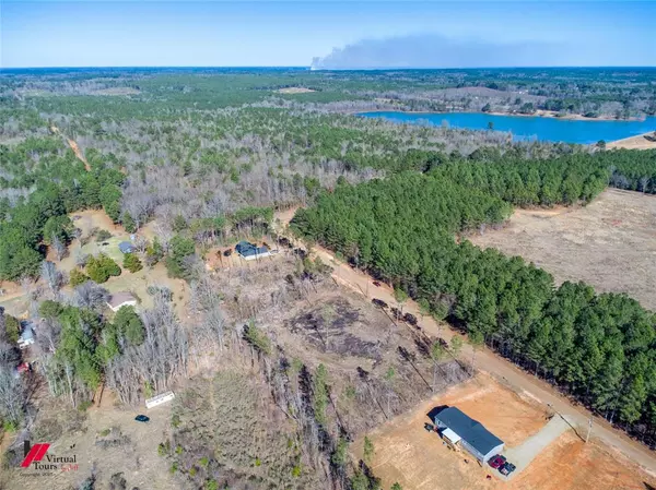 Plain Dealing, LA 71064,5 Lake Road