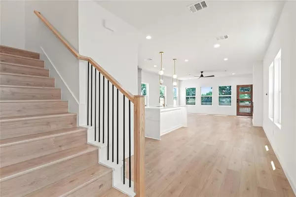 Dallas, TX 75203,420 N Moore Street