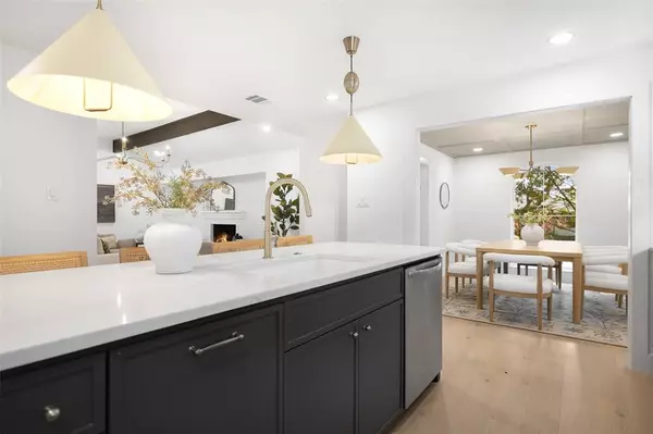 Dallas, TX 75238,9727 Dartridge Drive