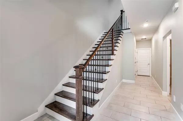 Dallas, TX 75231,8233 Laflin Lane