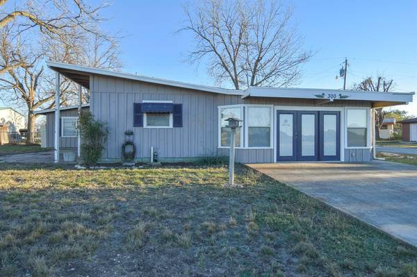 300 N Shore, Brady, TX 76825