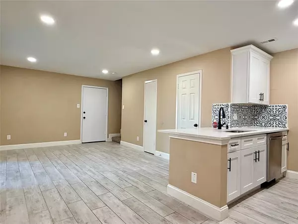 Dallas, TX 75244,12802 Midway Road #2015