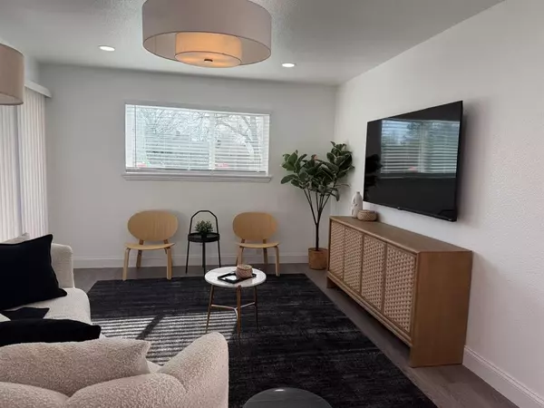 Hurst, TX 76053,716 E Pecan Street #722