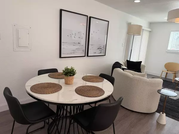 Hurst, TX 76053,716 E Pecan Street #722