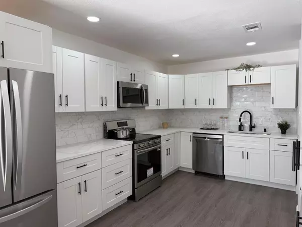 Hurst, TX 76053,716 E Pecan Street #722