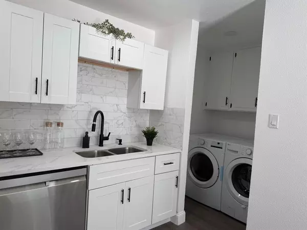 Hurst, TX 76053,716 E Pecan Street #722