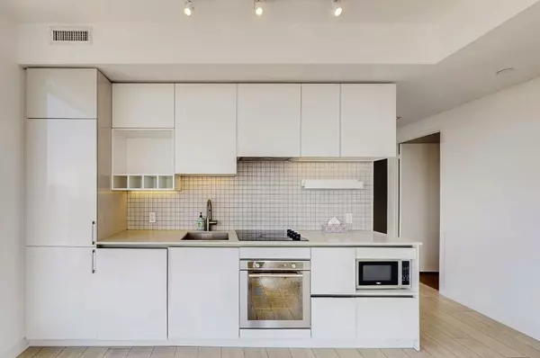 Vaughan, ON L4K 0J5,5 Buttermill AVE #5309