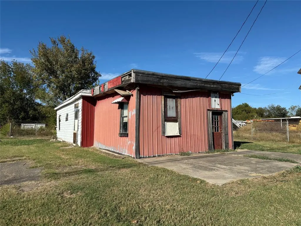 Clarksville, TX 75426,1001 E Main Street