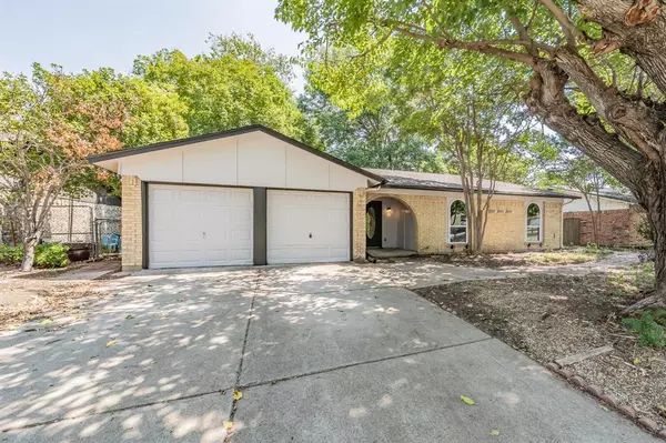 6904 Echo Hill Drive,  Watauga,  TX 76148